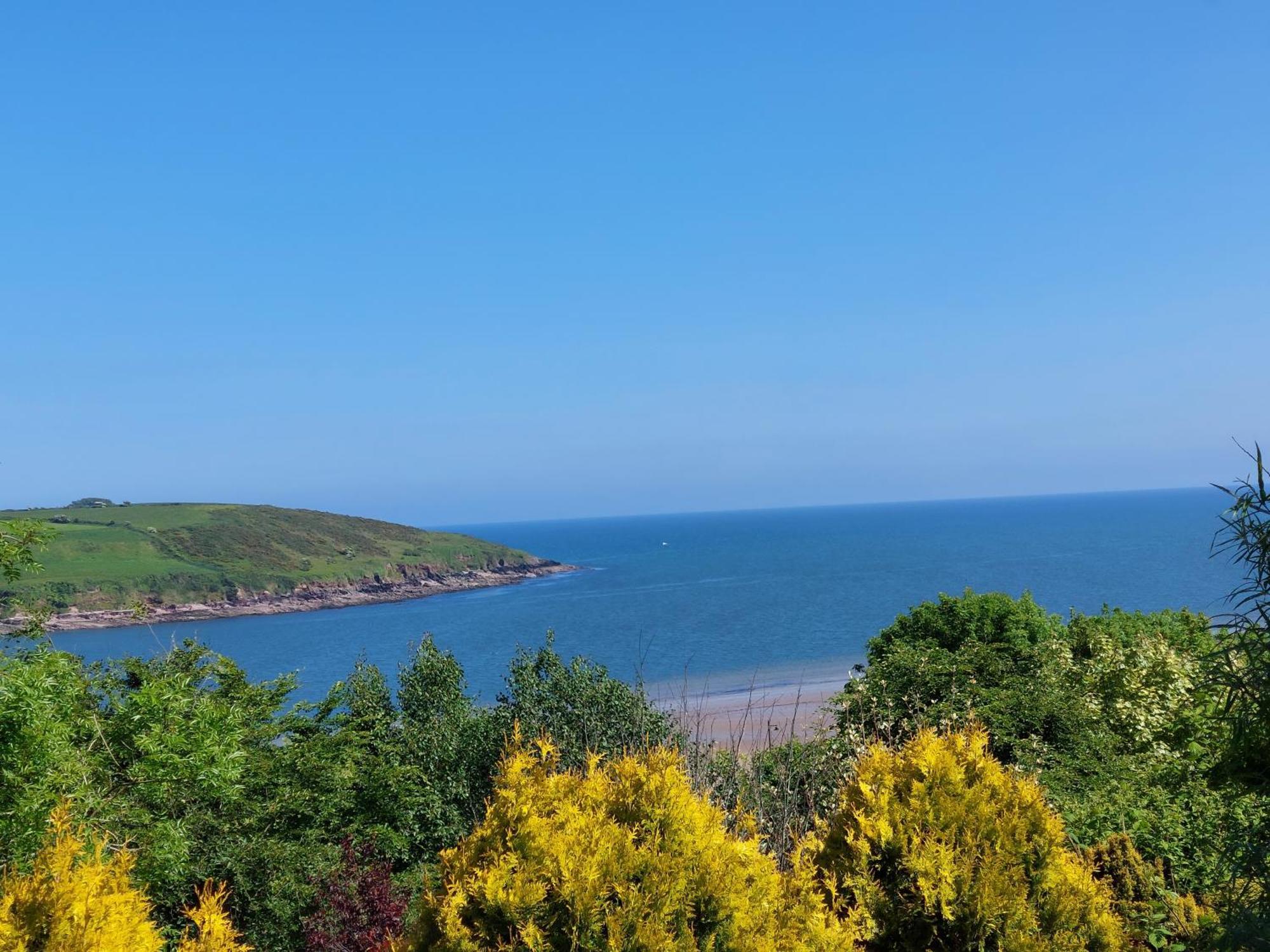 Sea Whispers - My Charming Costal Retreat In Youghal Luaran gambar