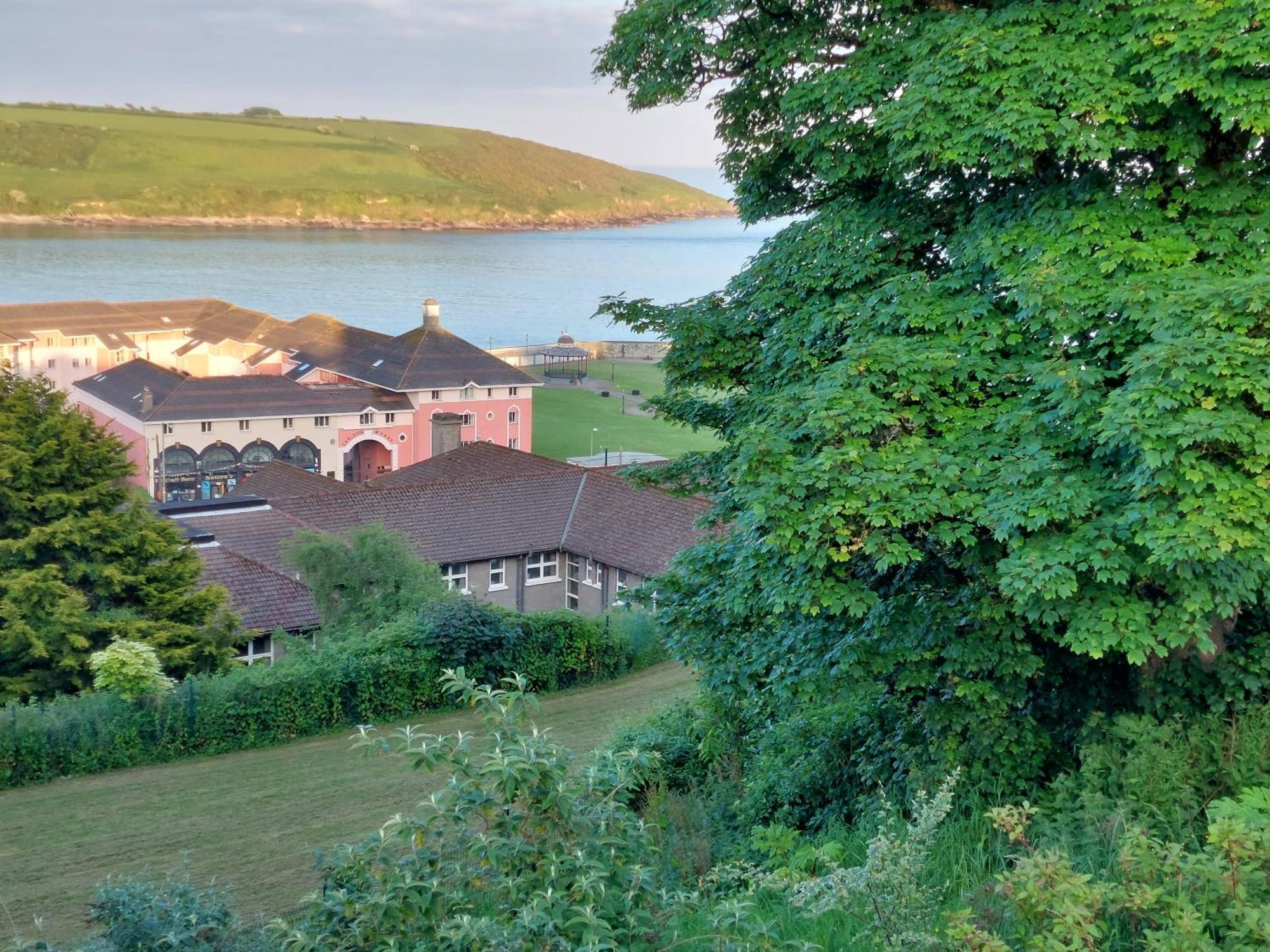 Sea Whispers - My Charming Costal Retreat In Youghal Luaran gambar