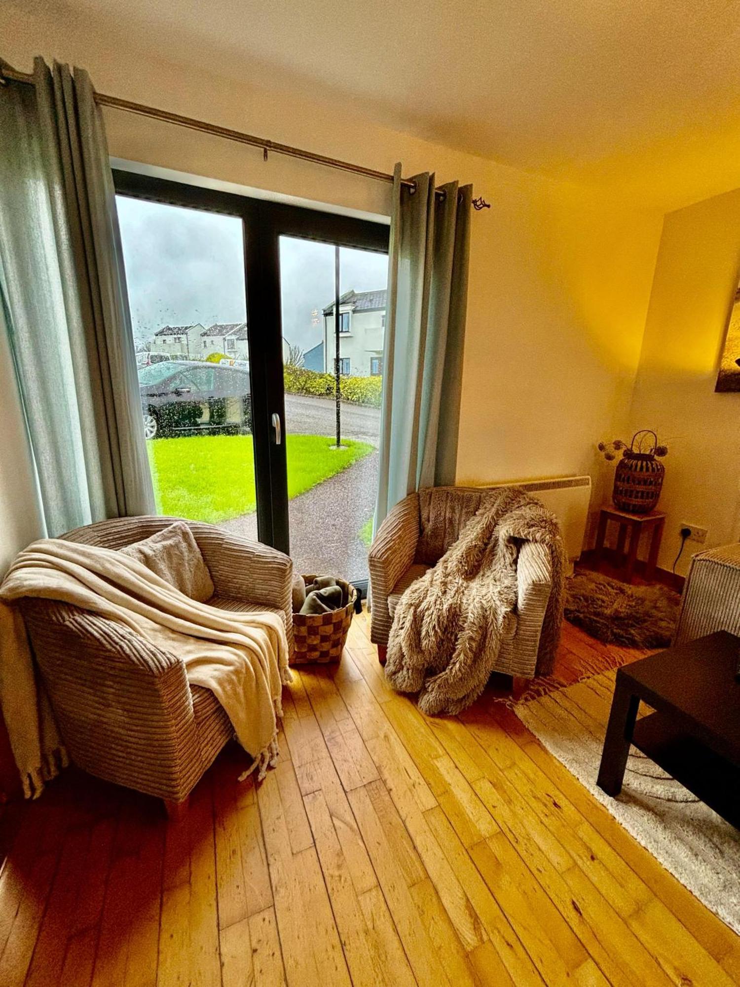 Sea Whispers - My Charming Costal Retreat In Youghal Luaran gambar